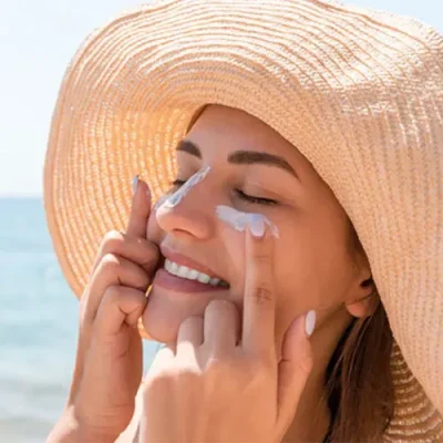 کرم ضد آفتاب نیوول +SPF50 بی رنگ مناسب پوست های حساس 50 میل