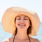 ضد آفتاب استیکی ایزنتری حاوی هیالورونیک اسید SPF50 حجم 22میل