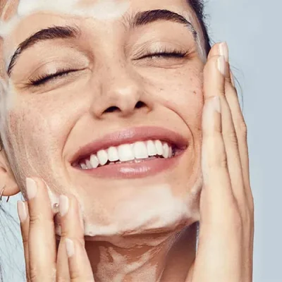 ژل شستشوی زردچوبه نوتروژینا مدل clear & soothe