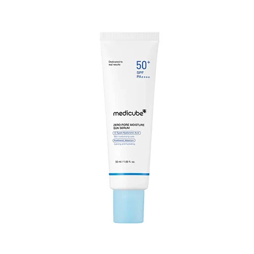 ضد آفتاب مدی کیوب آبی کنترل کننده منافذ حاوی هیالورونیک و پانتنول با SPF50+ حجم 50 میل